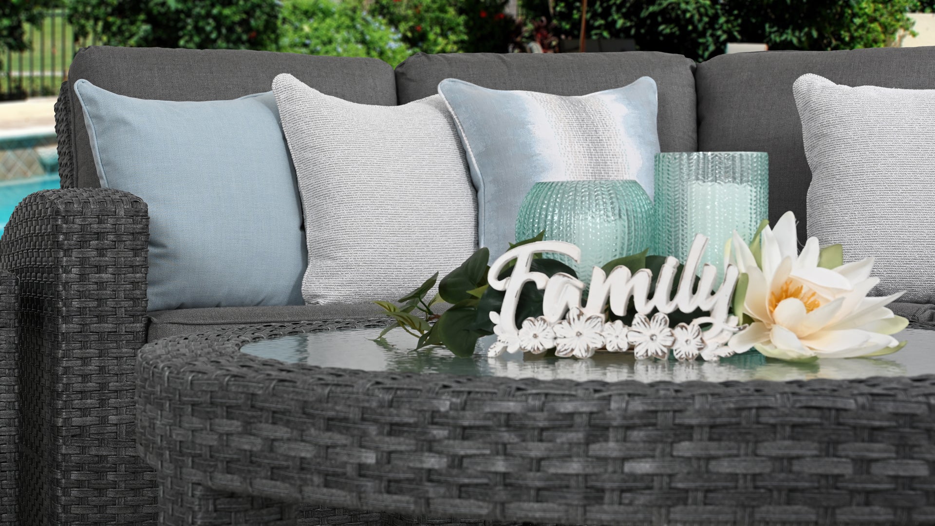 Toss Collection Toss Pillows & Poufs โ Leaders Furniture